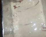 A picture of step 4 of Marbled effect cake.