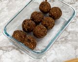 A picture of step 4 of Energy Bites with Dates.