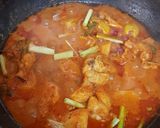 A picture of step 4 of Thai red chilli chicken curry.
