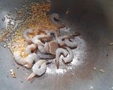 Foto langkah ke 2 dari resep Kwetiau goreng.