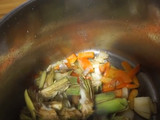 Arroz caldoso con alcachofas