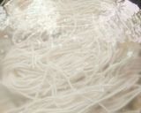 รูปขั้นตอนการทำที่ 4 ของ ก๋วยจั๊บญวน ต้มยำไก่ยอไข่ข้น