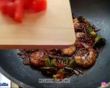 Foto langkah ke 5 dari resep Udang Lada Hitam.