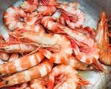 Hình bước làm 1 của món Tôm hấp nước dừa