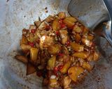 Foto langkah ke 4 dari resep Orak Arik Kentang Ayam Fillet.