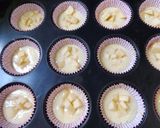 Foto del paso 2 de la receta: Muffins rellenos de manzanas y queso con Amaretto (18 unidades)