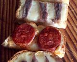 Foto del paso 4 de la receta Tostas de chorizo picante y anchoas con leche condensada 🍞🐖🐟