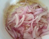 A picture of step 2 of Mete chochori.
