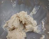 Une image de l'étape 3 de Cake aux éclats de caramel et fruits confits.
