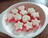 Foto langkah ke 4 dari resep Puding Susu Merah Putih.
