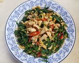 รูปขั้นตอนการทำที่ 3 ของ ไก่ผัดโหระพาใส่ไข่