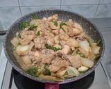 Foto langkah ke 4 dari resep Tumis ayam cabe ijo.