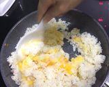 Hình bước làm 3 của món Cơm chiên trứng