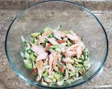 Foto del paso 3 de la receta: Ensalada de alubias y salmón