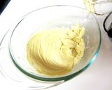 A picture of step 4 of Classic American Vanilla Cupcakes.