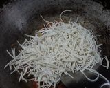 A picture of step 1 of Soupy veg noodles...