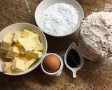 Foto del paso 2 de la receta: Tarta balón con galletas navideñas y frosting de turrón ⚽️