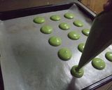 A picture of step 15 of Matcha Green Tea Macarons.