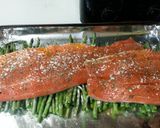 A picture of step 2 of Baked salmon with asparagus.