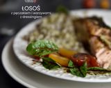 ŁOSOŚ Z KASZĄ PĘCZAK* z pomidorkami i szczawikiem, polane dressingiem krok przepisu 4 zdjęcie