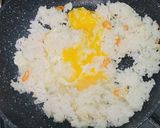 Foto langkah ke 5 dari resep Nasi goreng daun jeruk.