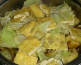 A picture of step 4 of Simmered Cabbage and Aburaage.