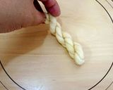 A picture of step 13 of Mahua: Twisty Chinese Fried Snacks.