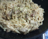 Foto del paso 7 de la receta: Tallarines de Arroz con Champiñones y Secreto Ibérico en Salsa de Hongos