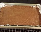 A picture of step 7 of Mint Chocolate Chip Brownie Ice Cream Bars.