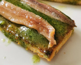 Foto del paso 4 de la receta: Tostas con salsa Pesto Genovés  y Anchoas