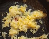 Foto del paso 1 de la receta: Empanada de morcilla, pera y queso de cabra