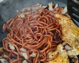 A picture of step 8 of Hokkien mee.