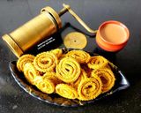 ज्वार-बाजरा मिक्स कसूरी मेथी मसाला चकली - डायबिटीज़-फ्रेंडली, ग्लूटेन-फ्री स्नैक रेसिपी चरण 4 फोटो