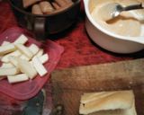 Foto langkah ke 2 dari resep Roti Gulung SoMaJu (sosis mayo keju).
