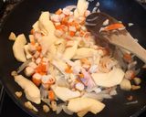 Foto del paso 2 de la receta: Huevos rotos a la marinera