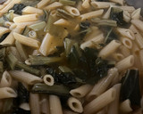 Foto del paso 3 de la receta: Macarrones con melva y acelgas silvestres, one pot!