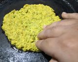 A picture of step 6 of Moong thaalipeeth.