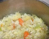 Foto del paso 1 de la receta: Repollo con refrito de pimentón