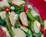 Foto langkah ke 6 dari resep Tumis Kangkung Bakso.