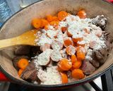 Une image de l'étape 16 de Bœuf bourguignon revisité à la patate douce, carottes, navets et champignons.
