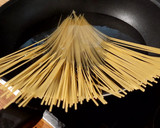 Foto langkah ke 1 dari resep Spaghetti dengan Butter Sauce.