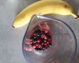 Foto langkah ke 1 dari resep Smoothie banana mix berry.