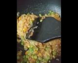 A picture of step 5 of Bread chicken veg noodles pockets.