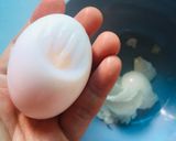 Hình bước làm 3 của món Trứng vịt lòng đào ngâm trà đen