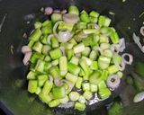 Foto del passaggio 3 della ricetta Risotto asparagi e gamberetti