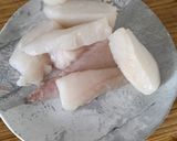 Foto del paso 4 de la receta: Cazuela de calamares encebollados al moscatel con rape