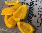 Une image de l'étape 3 de Salade de courgette, carottes et poivrons jaunes au surimi et ciboulette fraîche.