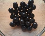 Foto del paso 2 de la receta: Bollos de aceite de oliva con aceitunas negras en freidora de aire