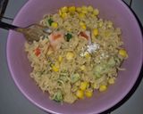 Foto langkah ke 3 dari resep Bakwan mie sayur sederhana bekal cemilan lauk anak.
