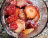 Foto del paso 2 de la receta: 🍓Frutillas con crema en vasito 🍓Especiales, con sabor a infancia 🍓